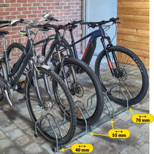 Range 4 vélos pour 3 largeurs de pneus